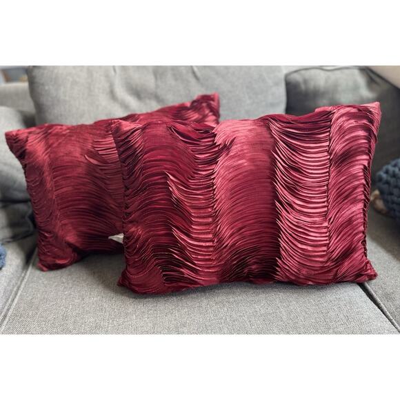 Set Of 2 Pier 1 Imports Red Lumbar Decorative Pillows - Picture 1 of 5